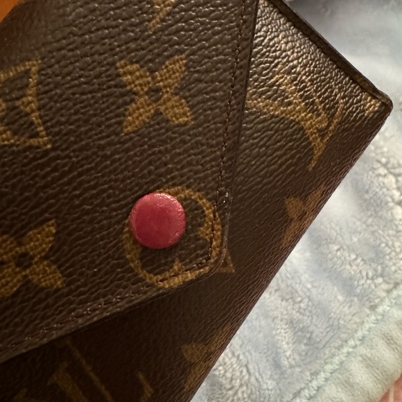 LOUIS VUITTON Victorine Wallet fuchsia monogram - Picture 3 of 16
